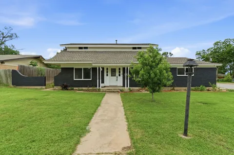 1900 Charleston Drive