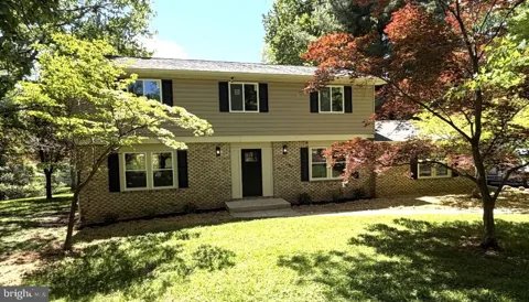 3909 THOROUGHBRED LANE