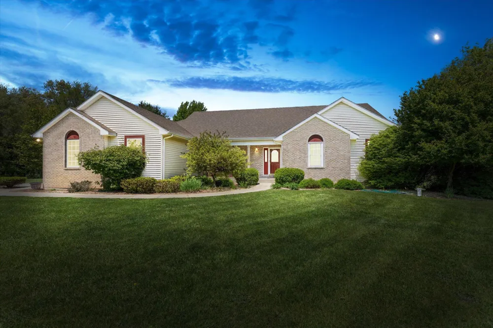 27100 Deerfield Lane Edwardsburg, MI 49112