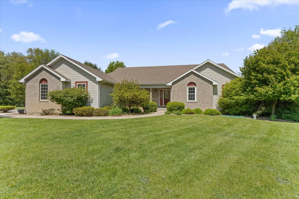 27100 Deerfield Lane Edwardsburg, MI 49112