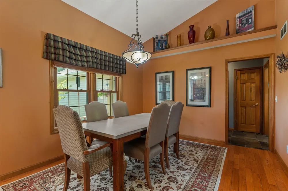 27100 Deerfield Lane Edwardsburg, MI 49112