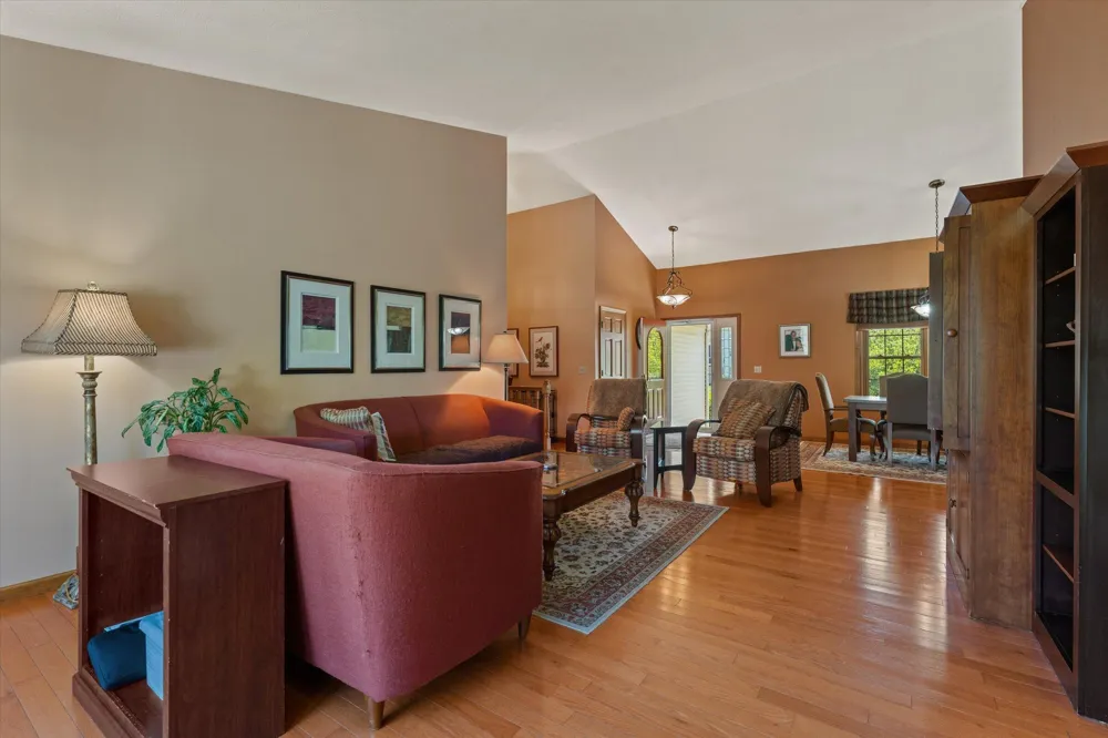 27100 Deerfield Lane Edwardsburg, MI 49112