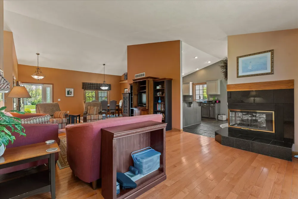 27100 Deerfield Lane Edwardsburg, MI 49112