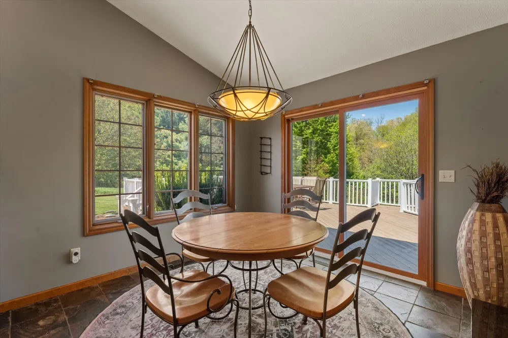 27100 Deerfield Lane Edwardsburg, MI 49112