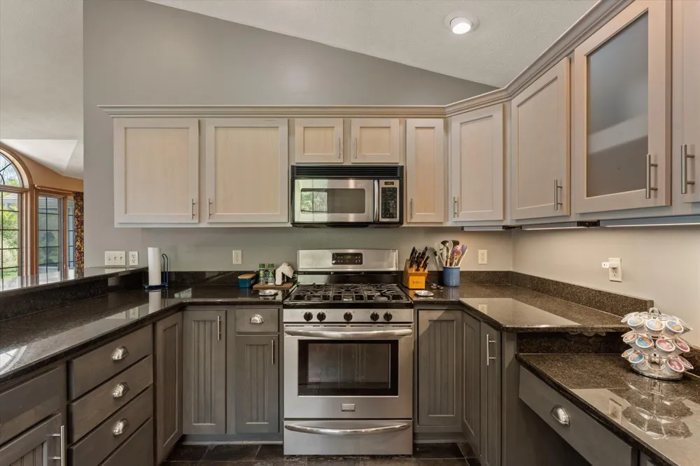 27100 Deerfield Lane Edwardsburg, MI 49112