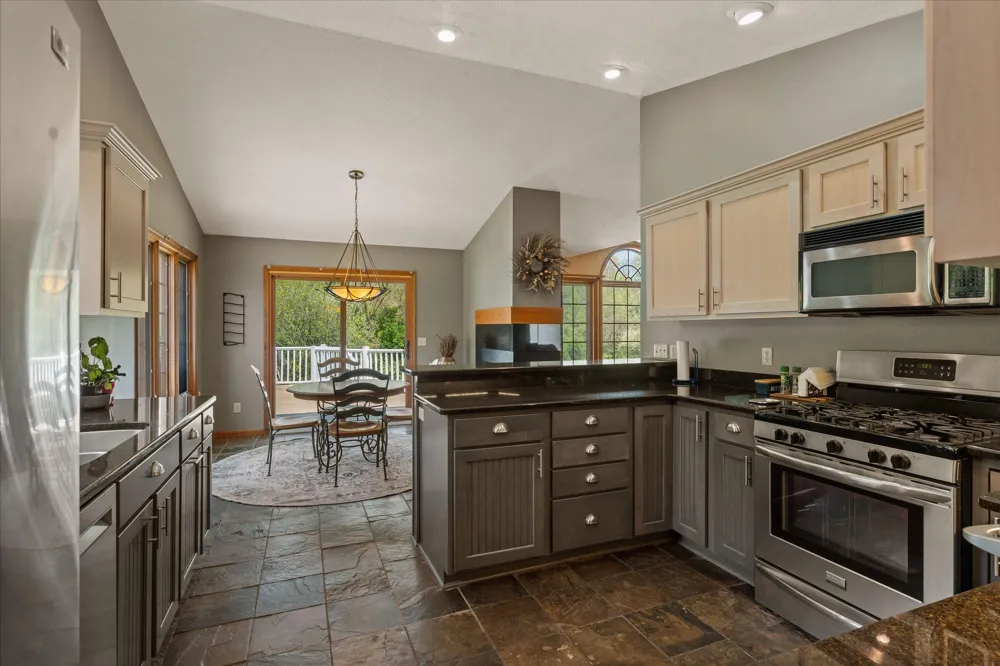 27100 Deerfield Lane Edwardsburg, MI 49112