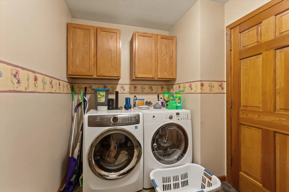 27100 Deerfield Lane Edwardsburg, MI 49112