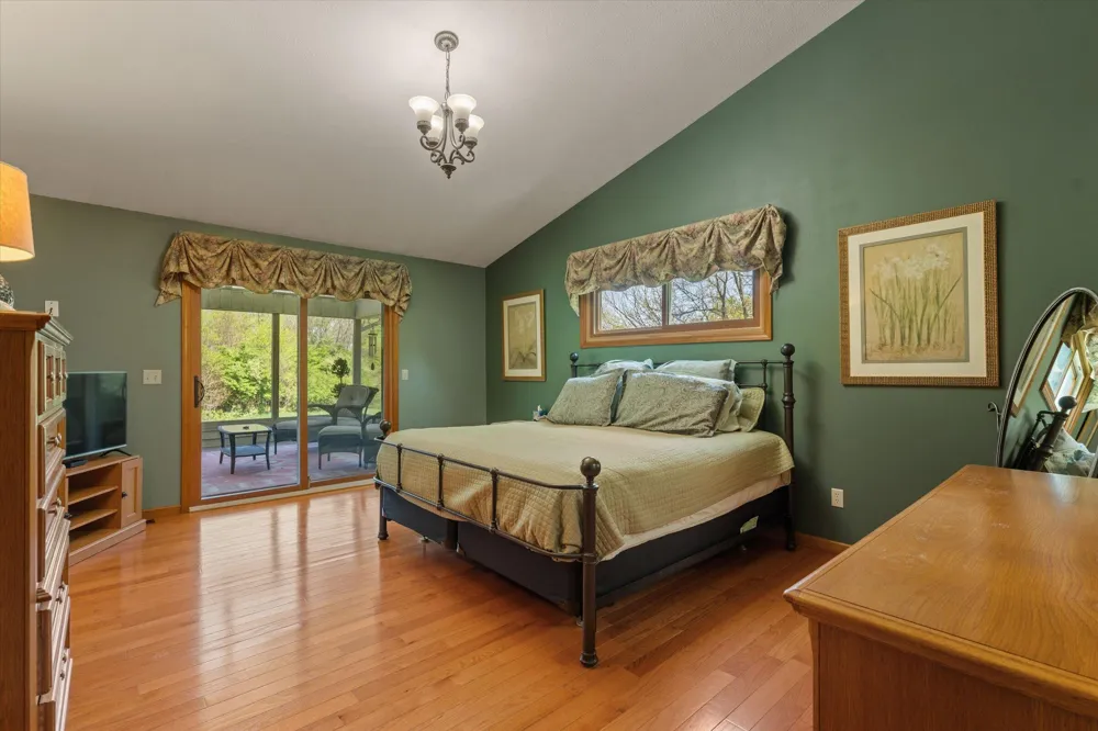 27100 Deerfield Lane Edwardsburg, MI 49112