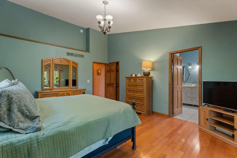 27100 Deerfield Lane Edwardsburg, MI 49112