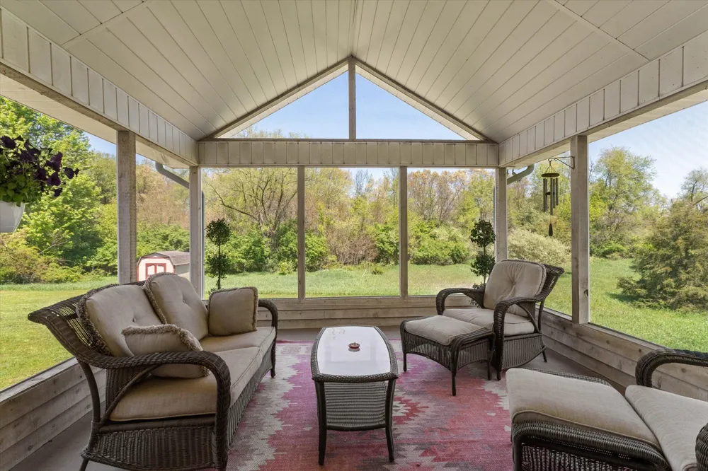 27100 Deerfield Lane Edwardsburg, MI 49112