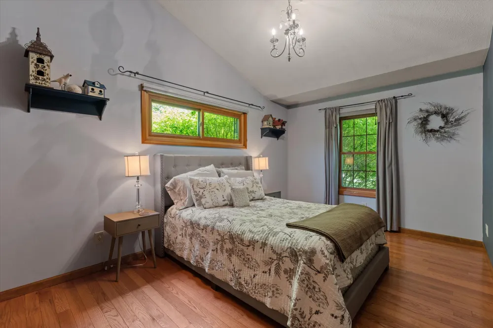 27100 Deerfield Lane Edwardsburg, MI 49112