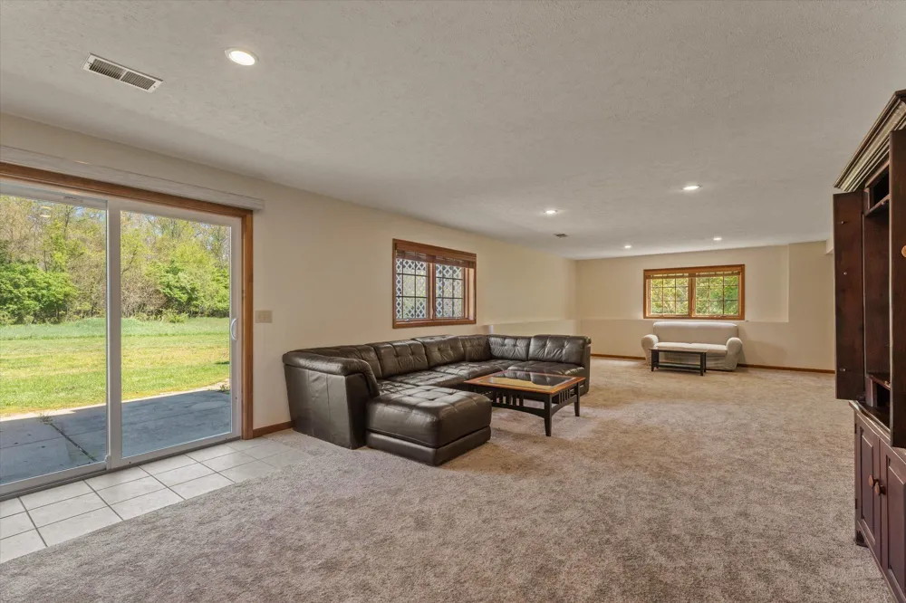 27100 Deerfield Lane Edwardsburg, MI 49112