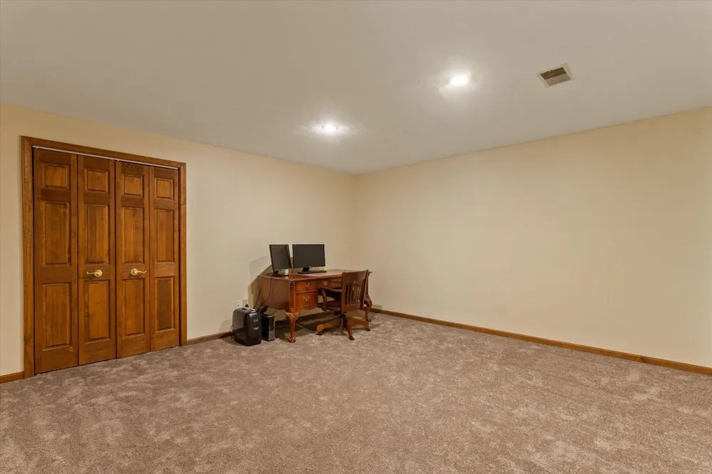 27100 Deerfield Lane Edwardsburg, MI 49112