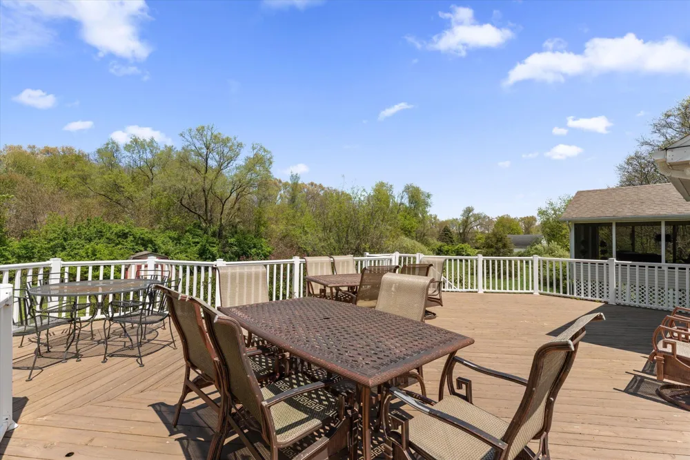 27100 Deerfield Lane Edwardsburg, MI 49112