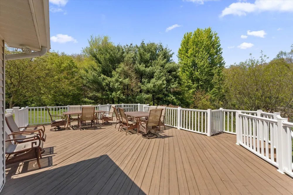27100 Deerfield Lane Edwardsburg, MI 49112