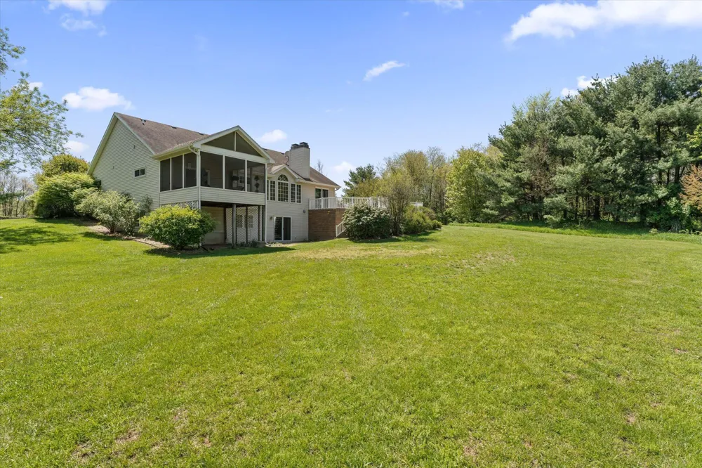 27100 Deerfield Lane Edwardsburg, MI 49112