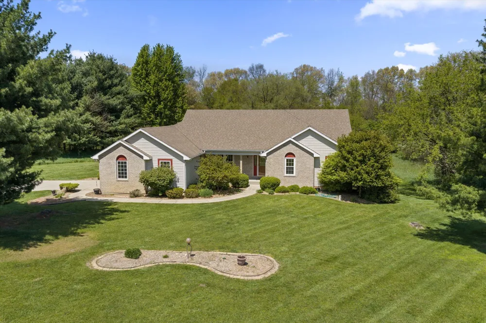 27100 Deerfield Lane Edwardsburg, MI 49112