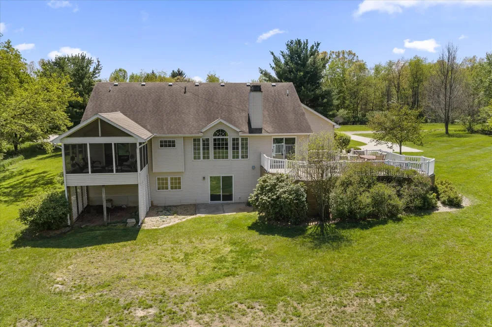 27100 Deerfield Lane Edwardsburg, MI 49112