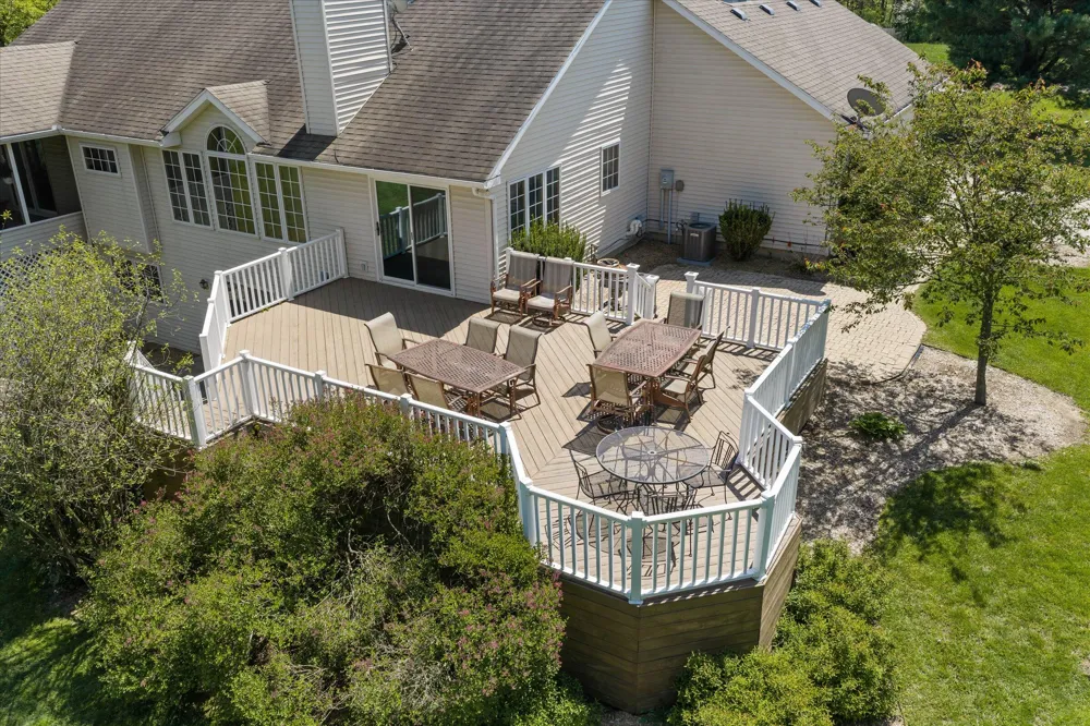 27100 Deerfield Lane Edwardsburg, MI 49112