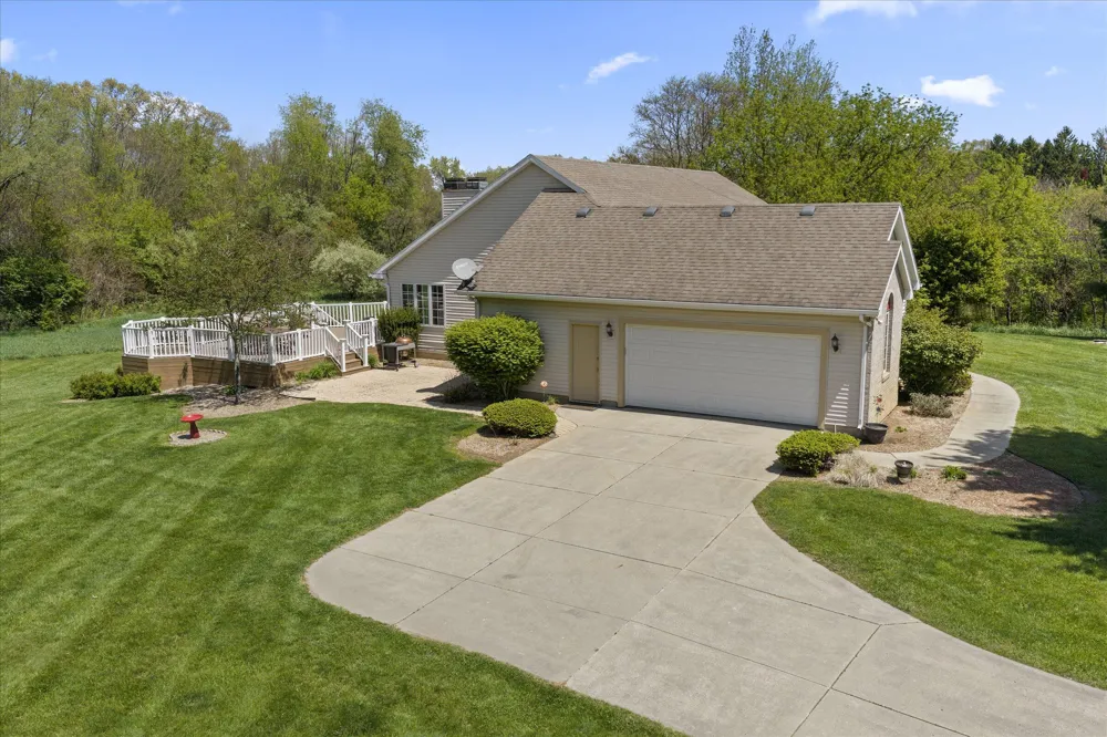 27100 Deerfield Lane Edwardsburg, MI 49112