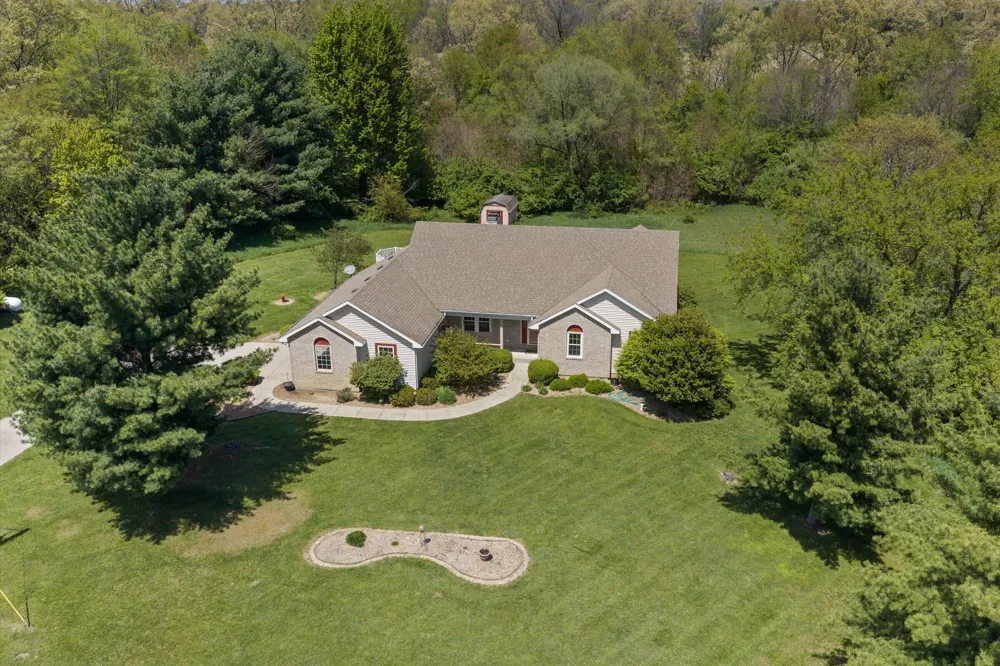 27100 Deerfield Lane Edwardsburg, MI 49112