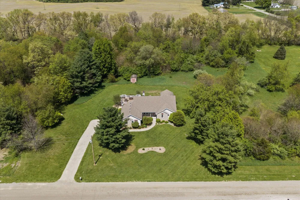 27100 Deerfield Lane Edwardsburg, MI 49112