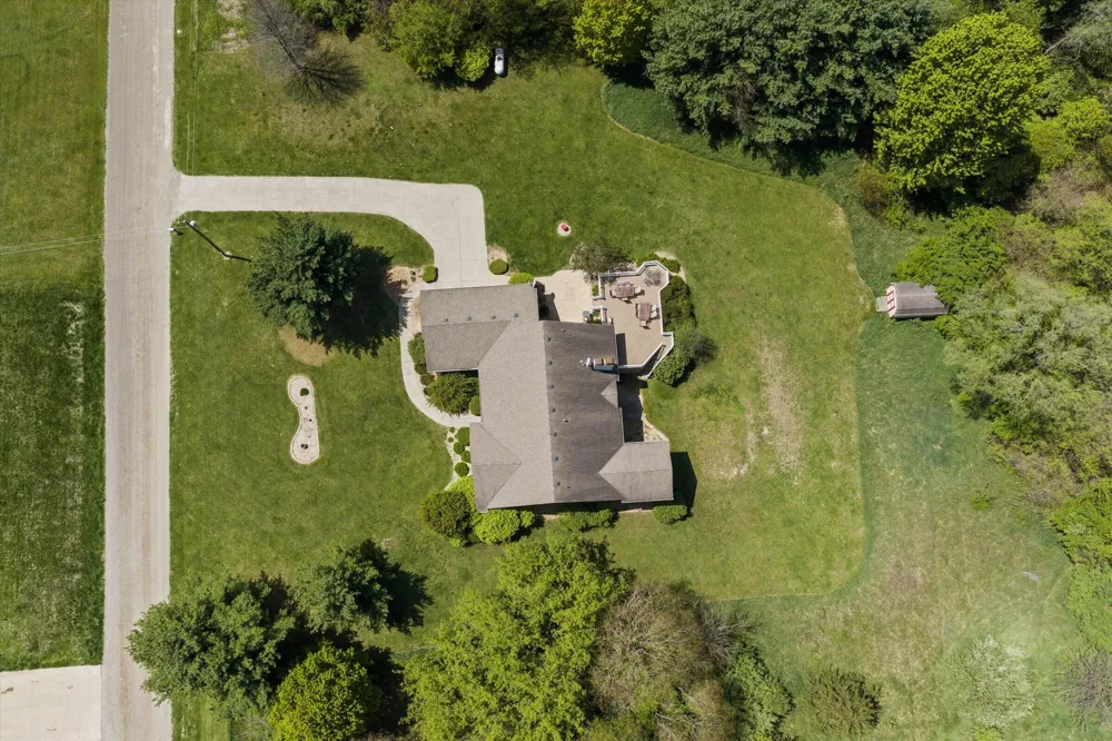 27100 Deerfield Lane Edwardsburg, MI 49112