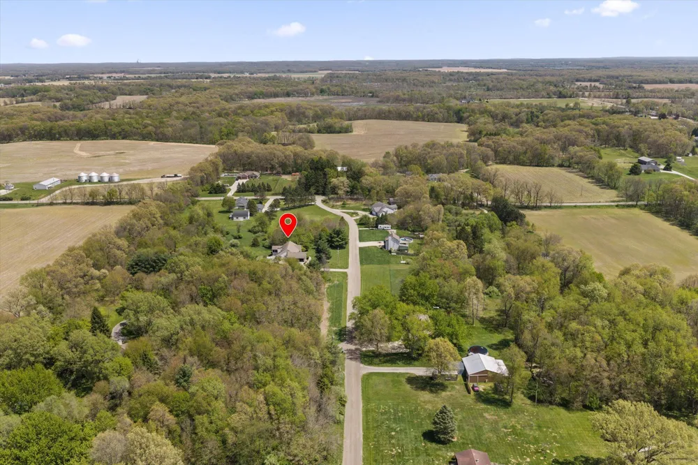27100 Deerfield Lane Edwardsburg, MI 49112