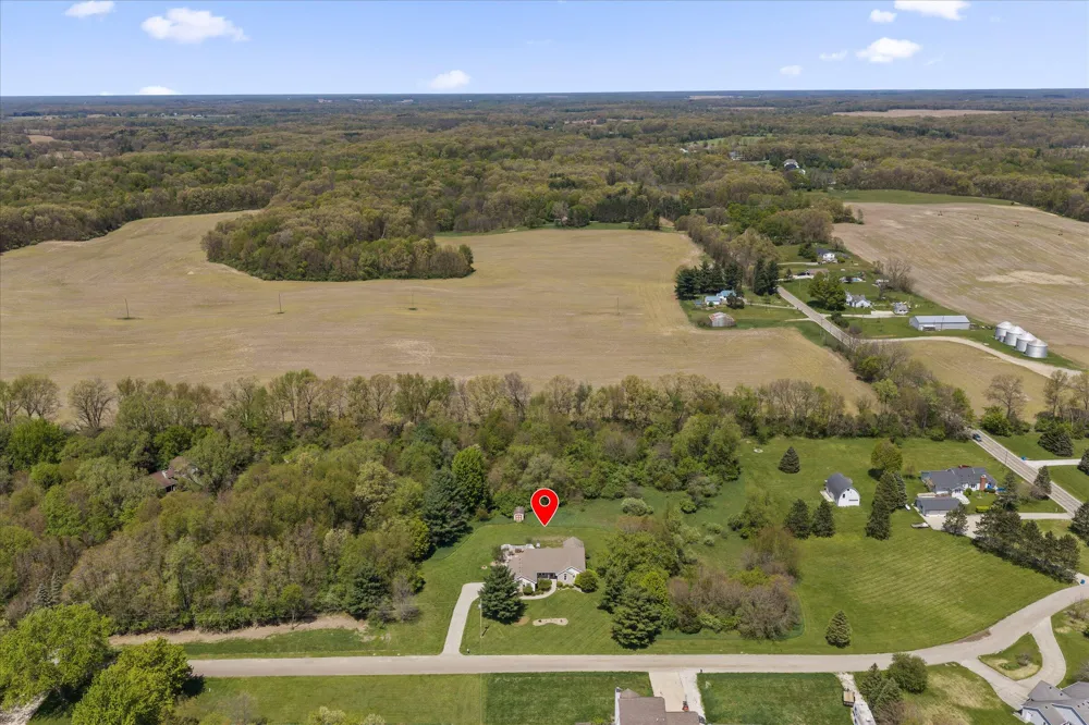 27100 Deerfield Lane Edwardsburg, MI 49112