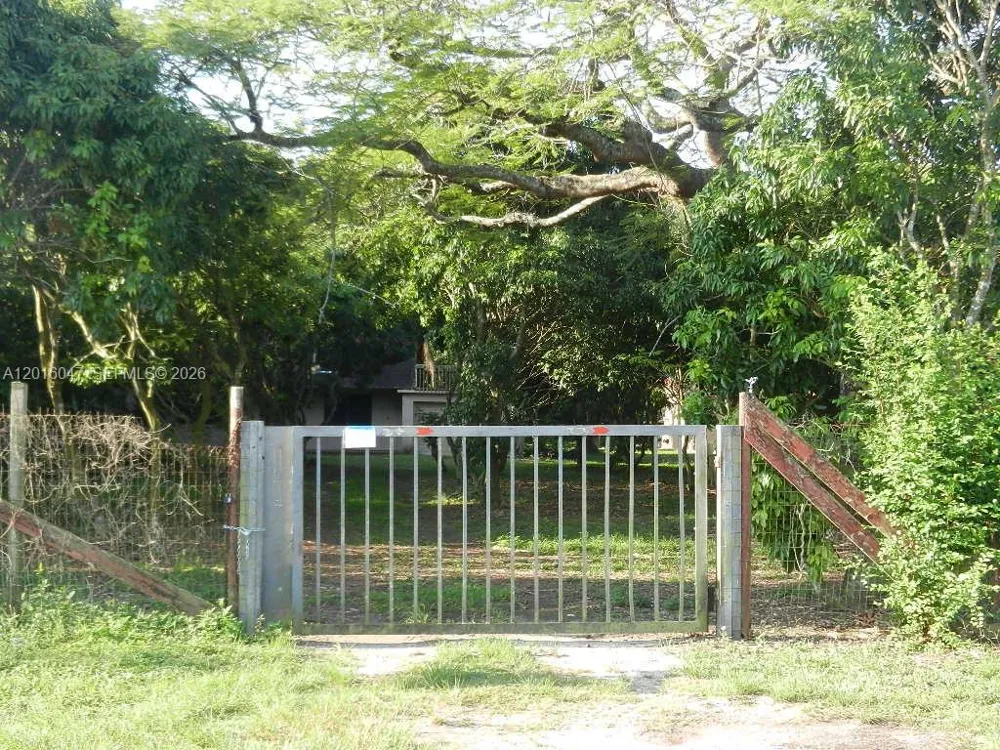 18950 SW 240th St Homestead, FL 33031