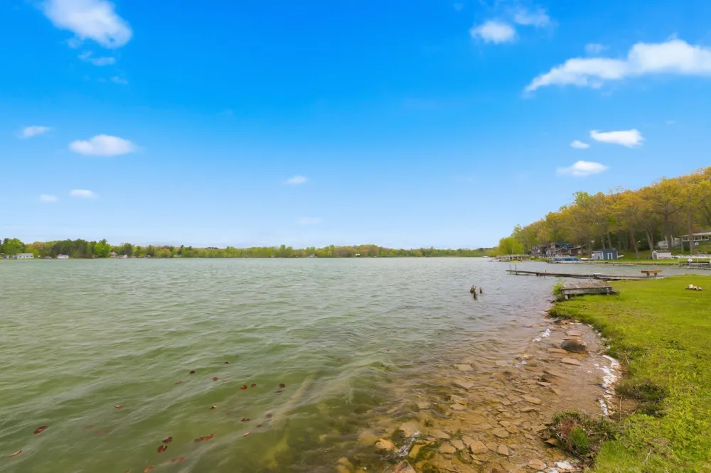 1196 Lakeview Drive Brooklyn, MI 49230
