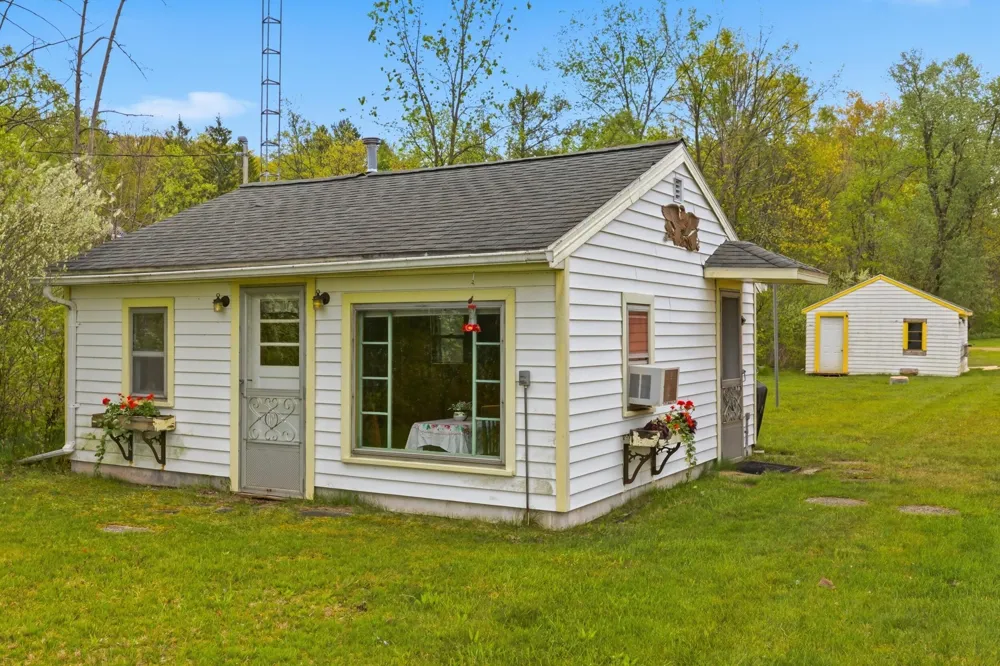 1196 Lakeview Drive Brooklyn, MI 49230