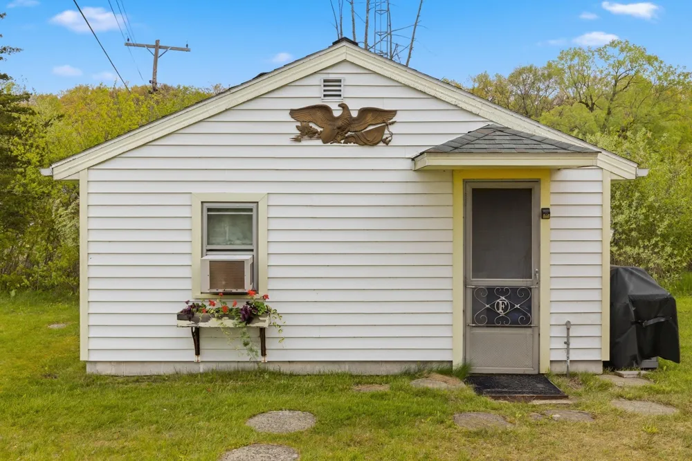 1196 Lakeview Drive Brooklyn, MI 49230