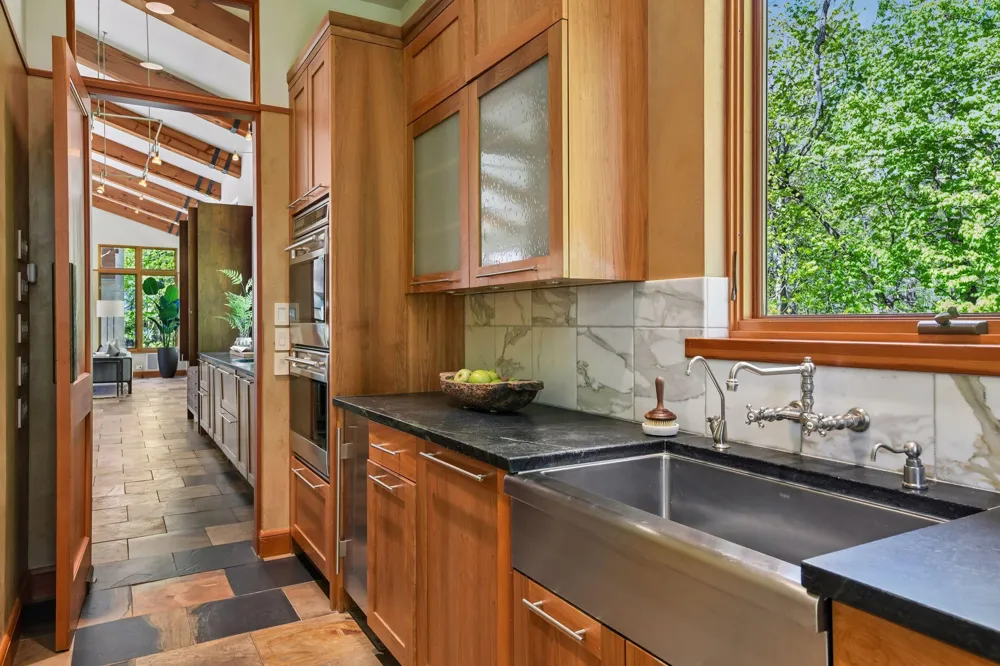 20545 Linden Road Deephaven, MN 55331