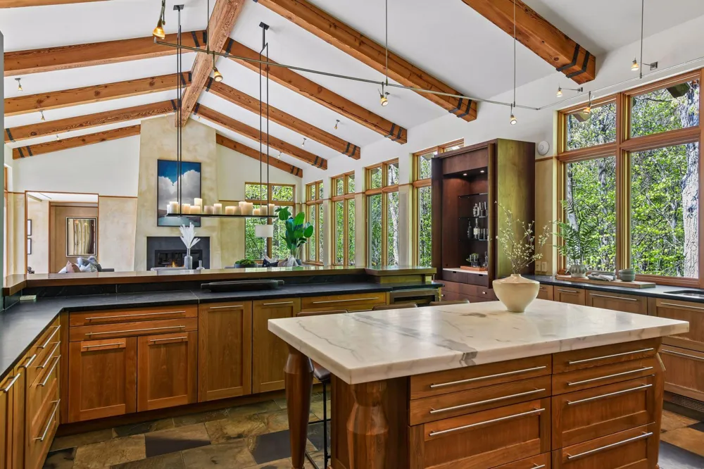 20545 Linden Road Deephaven, MN 55331