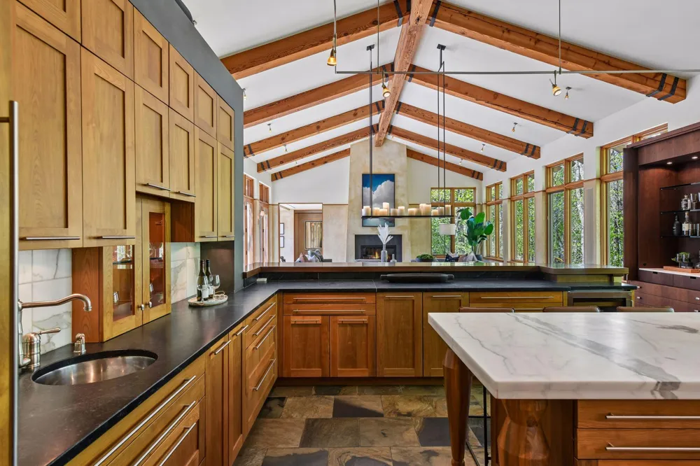 20545 Linden Road Deephaven, MN 55331