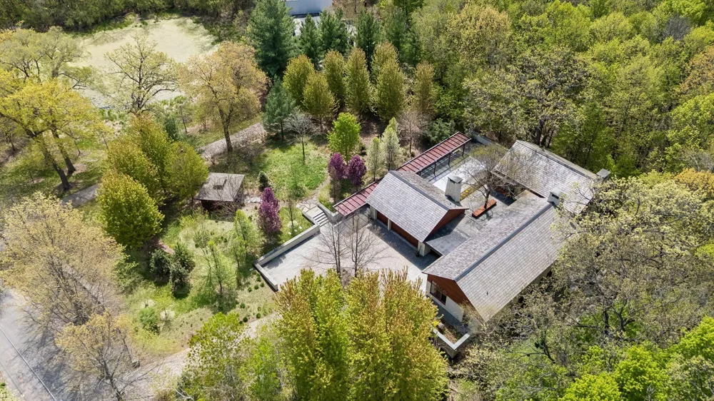 20545 Linden Road Deephaven, MN 55331
