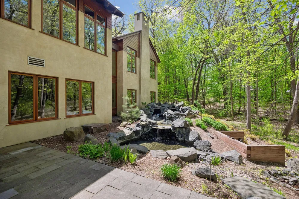 20545 Linden Road Deephaven, MN 55331