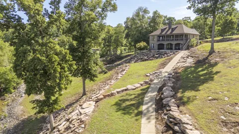 202 RIVERBEND LN