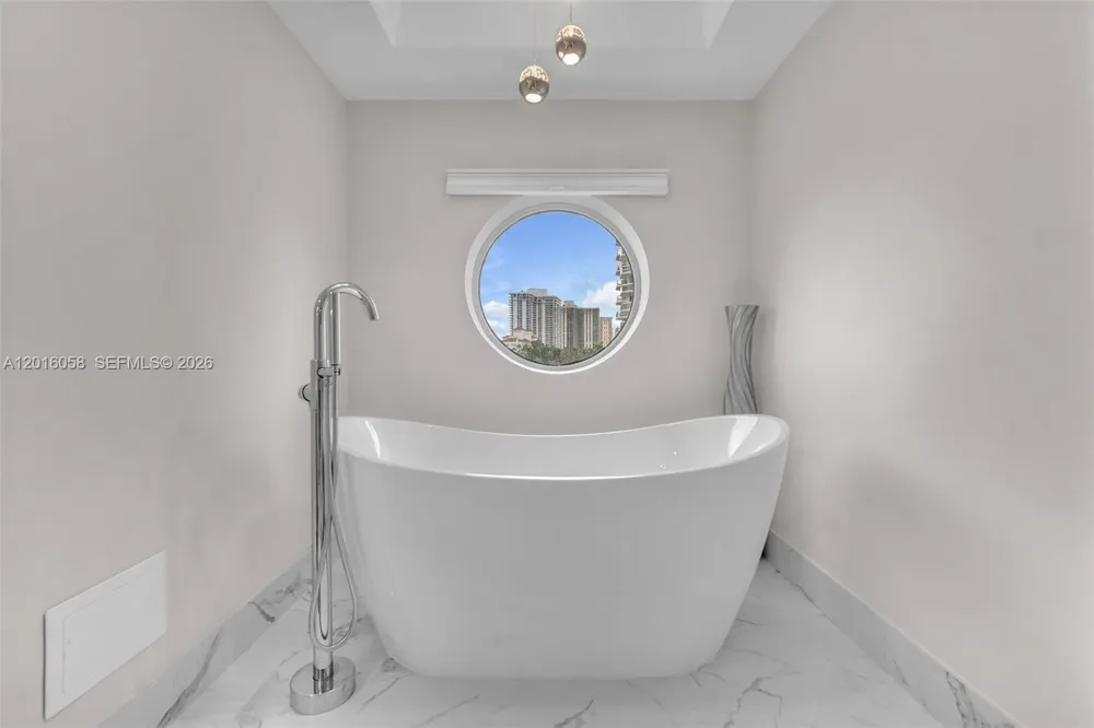 20191 E Country Club Dr #601 Aventura, FL 33180