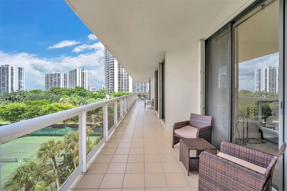 20191 E Country Club Dr #601 Aventura, FL 33180