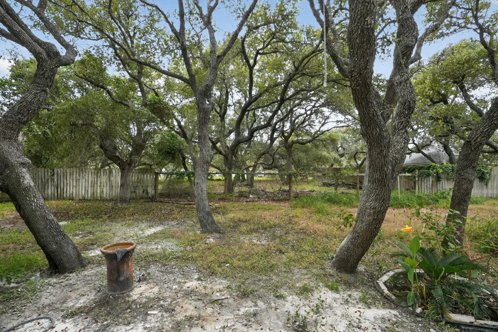 107 Cherry Hills Rockport, TX 78382