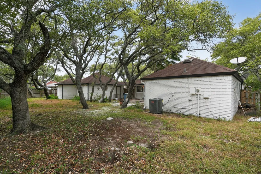 107 Cherry Hills Rockport, TX 78382