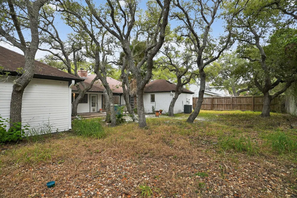 107 Cherry Hills Rockport, TX 78382