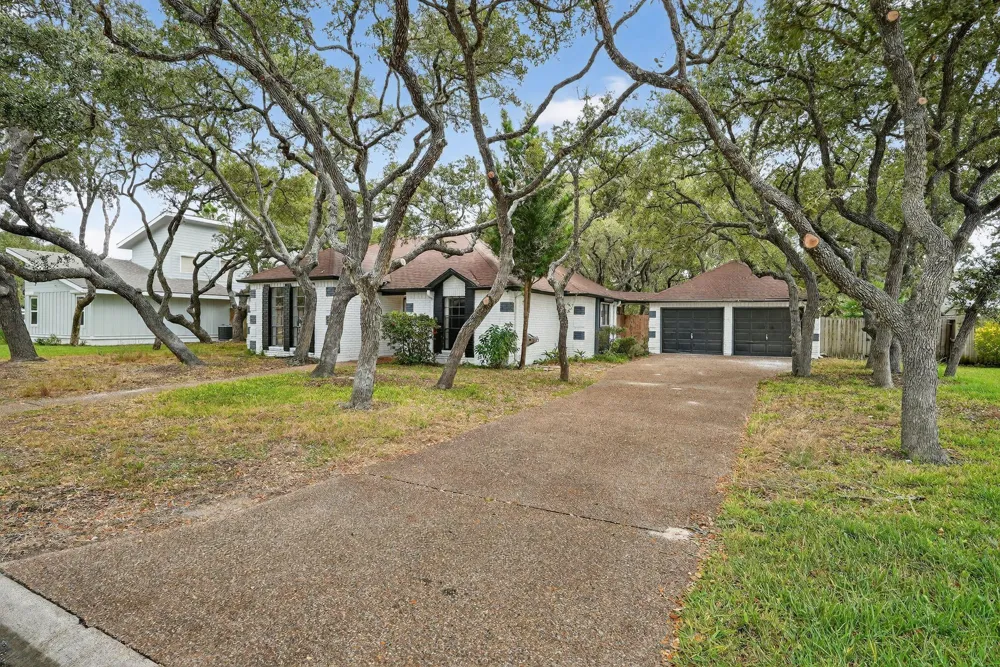 107 Cherry Hills Rockport, TX 78382