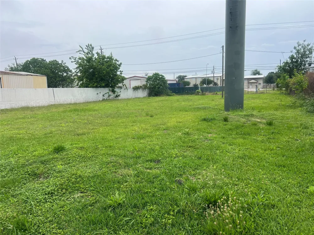 406 Highway 146 La Porte, TX 77571