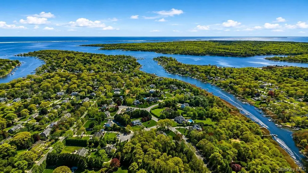 21 Hampton Drive Center Moriches, NY 11934