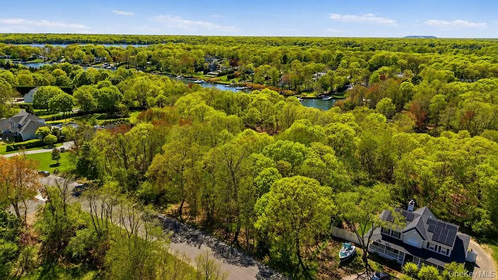 21 Hampton Drive Center Moriches, NY 11934