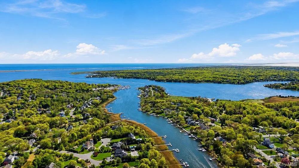 21 Hampton Drive Center Moriches, NY 11934