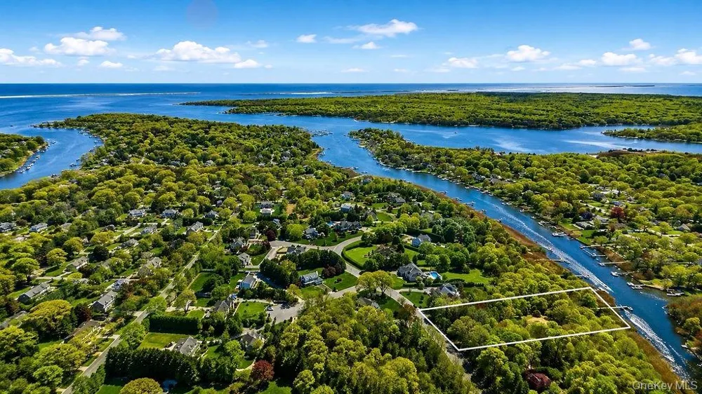 21 Hampton Drive Center Moriches, NY 11934